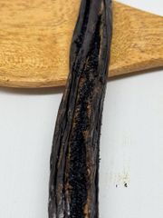 Vanilla crystals Oily Oily Size 18 Cm+ Grade Crystals Flexibility Flexible Moisture Content 25%–35% Vanillin Concentration ~3% - Image 2