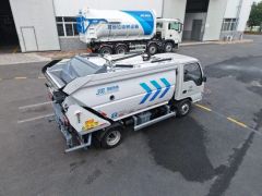 Self Loading Garbage & Medical Waste Disposal Vehicle Gvw 4495 Payload 20T Origin China Condition New Brand Jiefang Models - Image 2