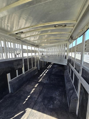 Four Horse Trailers / 2006 C&C 4 Horse Gooseneck Trailer - Image 2