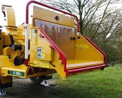 Mobile Wood Chipper Machine for Tree Branches Logs and Garden Waste Processing - Image 4