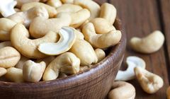 Premium Organic White Whole Cashew Kernels WW240 - Fresh Crop - High Protein & Non-GMO - Export Quality for Global Markets (Bulk 10kg/22.68kg Vacuum Pack) - Image 4
