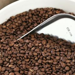 High Quality Vietnamese Freshly Roasted Brown Arabica Coffee Beans Made In Vietnam Export Standard - Image 1