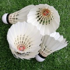 Top Goose Feather Badminton Shuttlecock for Tournament - Image 1
