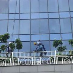 Window & Glass Pane Cleaning - Image 1