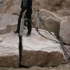 Durable Hydraulic Concrete Splitter for Building Demolition, Bridge Renovation & Foundation Works - Image 4