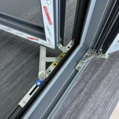Heavy Duty Window Hardware Support Arm Stay Hinge MOQ 20 HS Code 8302100000 Finish Powder Coating Application - Image 2
