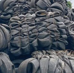 High-Quality Compressed Car Tire Scrap – Bulk Used Tyres for Recycling available. - Image 4