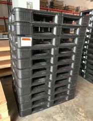 plastic pallets - Image 1