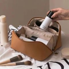 Custom Large Capacity Travel Storage PU Makeup Wash Cosmetics Bag - Image 3