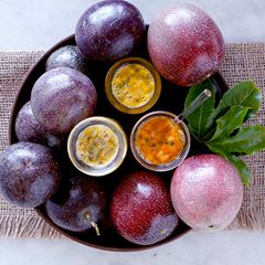 Wholesales Price Fresh Fruit Natural Sweet Passion fruits With 2kg/carton Packaging From Vietnam For Export - Image 2