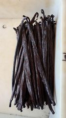 Vanila Planifolia Grade A Length 15cm+, plump and oily texture, moisture content 25%–30%, vanillin content >2%. - Image 1