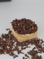 Lalpari Clove AB6 Flavor Aromatic Origin Indonesia Packaging Goni Sack Form Dried Flower Stalks Product Type Natural Resin - Image 1