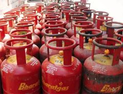 BIG load of gas bottles including 47kg and 15kg! - Image 4