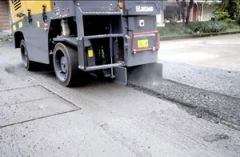Xm505 2000mm Width 28.5ton Asphalt Road Construction Cold Milling Machine for Sale - Image 3