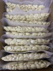 Peeled garlic - Image 1
