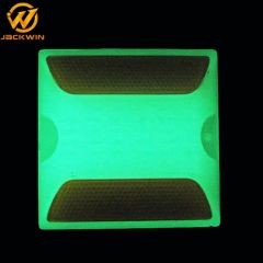 Reflective Plastic Road Stud Pavement Marker - Image 1