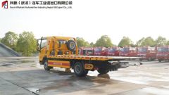 Compact Wrecker Machine for Urban Towing and Transport Needs - Image 5