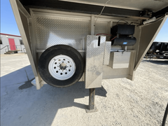 Four Horse Trailers / 2005 Jamco 4 Horse Gooseneck Trailer - Image 5