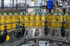 Sunflower Oil | Palm Oil | Coconut Oil | Groundnut Oil | Grade A Model Number 39383322 Packaging Details 993 cartons in 20 feet - Image 1