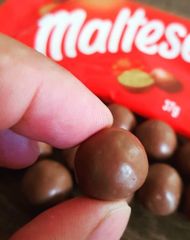MOST POPULAR MALTESERS 25X37g MULTIPACK SMOOTH MILK CHOCOLATE MALT BALLS FOR SALE - Image 3