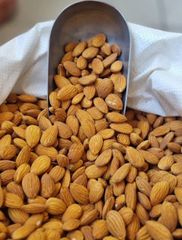 Organic Raw Natural California Almonds Nuts Rich Flavor & Nutrients Premium Quality for Retail & Wholesale - Image 2