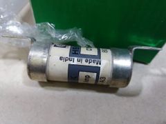 Cylindrical Fuse Link, White Color White Material Metal Finishing Smooth Current Rating 6A Fuse Type Cartridge - Image 1