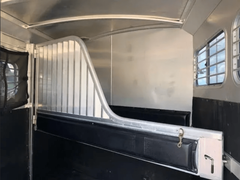 Two Horse Trailers / 2004 4 Star gooseneck - Image 2