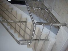 Round Stainless Steel Pipe Railing, For Home, SS316L Design Panel Color Silver Mounting Type Floor Material Grade - Image 2