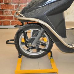 Floor Mounted Durable Modern 2 Bikes Carbon Parking E Bike Stand - Image 3