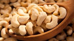 Wholesale Premium Cashew Nuts (W320/W240) – Bulk Supply for Export & Food Industry - Image 3
