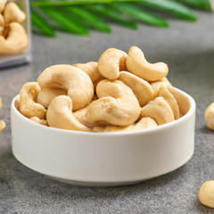 Organic Raw Cashew Kernels W320 - Image 4