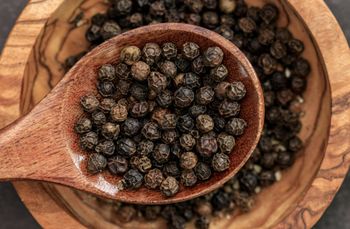 Whole black pepper - Aromont Companies - United Kingdom