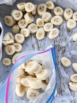 Frozen Sliced Banana Shelf Life 2 YEARS Place of Origin THAILAND Texture Light, Crunchy Slices Taste Sensation Satisfying Crunch -  DAEWKAEW PANTAMANG Co., Ltd - Thailand
