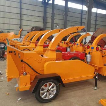 Mobile Diesel Engine Wood Chipper Shredder Branch Wood Chip Crusher - Gongyi Jinlong Heng Ji Heavy Industry Machinery Co., Ltd. - China
