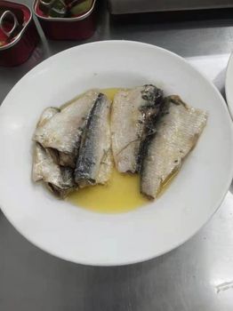 125g Canned Sardines in Vegetable Oil, Model Number 125g Port Xiamen,Shantou Shelf Life 36 Months Place of Origin China Processing Type - Jinjiang Yueshuang Import&Export Trade Co.,Ltd - China