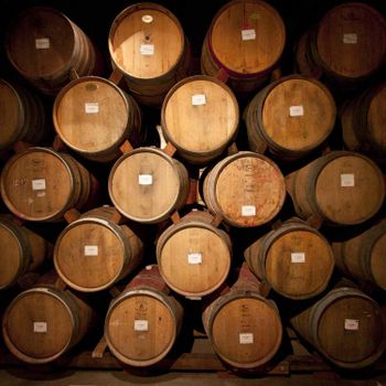 Used Eco-Friendly Oak Beer Barrels (20L-200L) with Gloss Varnishing and Heat Transfer Printing for Sale - VERTEX TRADING LIMITED - United Kingdom