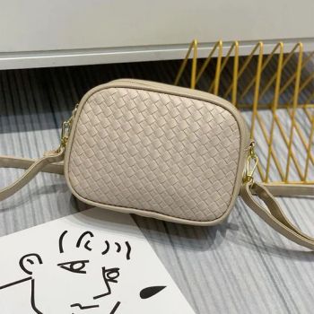 Fashion Trending Woven Messenger Bags Ladies High Quality Shoulder Crossbody Bag for Womens - Hebei Landun Import & Export Co., Ltd - China