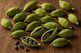 Green Cardamom,  Black Cardamom, Cinnamon, Black Pepper Aroma Strong Size 8mm -10mm Seed Density High Pricing $40 Per Kg - ANUPAM  EXPORTS - India