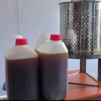 Honey Place of Origin Zambia Purity Natural, Organic Price 4 Dollars Per Kilogram Honey Type Acacia Honey, Artisanal Honey, Bee Honey, Buckwheat Honey, Eucalyptus Honey, Honey Syrup, Infused Honey, Manuka Honey - Aurora Zam Ltd - Zambia