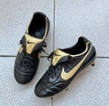 Used Soccer Boots in Bales - Wholesale & Retail Options - HELBER AGRO PRODUCT COMPANY LTD - Kenya