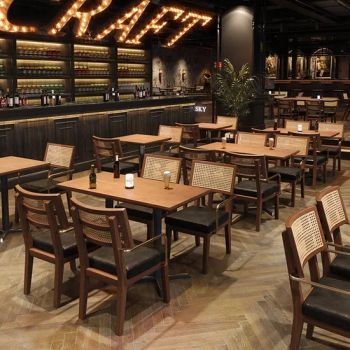 Manufacturer's Wooden Bar Chairs and Tables Retro Style Cafe Bar Furniture - Foshan Hexiang Furniture Company - China