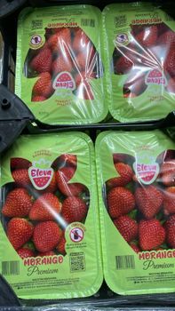 Fresh Strawberry Color Red Texture Firm Size Variation Various Sizes Available Grade Variation Available In 12, 14, And 20 Usd Per Kg Based On Size And - Unan Trading  - Maldives
