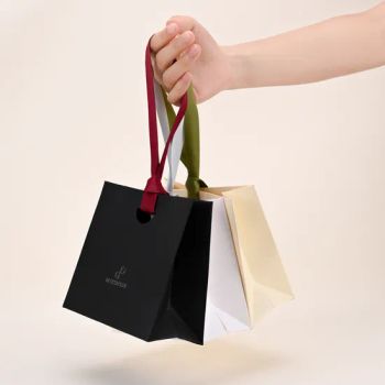 Luxury Die Cut Handles Design Shopping Packaging Custom Gift Makeup Cosmetic Beauty Durable Pink Reusable Shopping Paper Bags - Fuzhou Yuanyang Future Import and Export Co., Ltd. - China