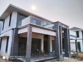 Aluminium & Glass Silver Corinzo Balcony Railings, For Office/home/projects, Thickness: 2mm in Top Amd Bottom 5mm - Corinzo - India