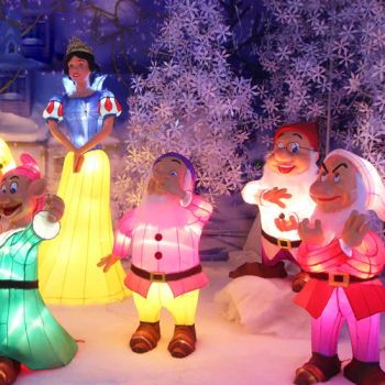 Custom Fashion Outdoor Decoration Motif Light Silk Lanterns Snow White Theme Lanterns for Parks and Squares - Zhejiang Jingpu Crafts Co., Ltd. - China