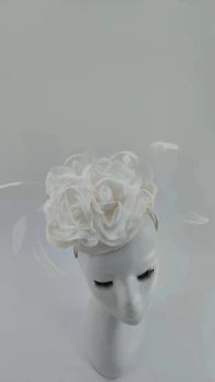 White Small Shape Sinamay Hat with Two Silk Flower Trims Wedding Hair Accessories - 5.0/5 - China