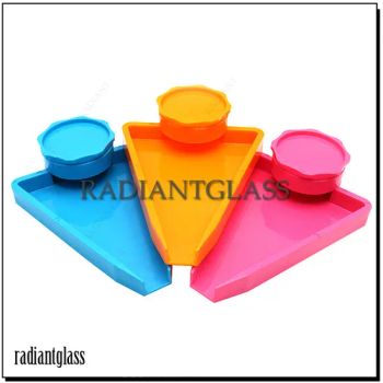 Triangle Plastic Cigarette Grinder Multicolor Optional 2-Layer Tobacco Grinders - Hangzhou Radiant Glass Import & Export Co., Ltd. - China