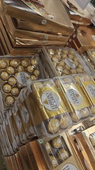 Wholesale Ferrero Rocher Premium Hazelnut Chocolate Confection Elegant Chocolate Box for Business Buyers - PLANETE COMMERCE - France