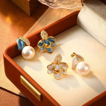 Electroplated Silver Needle Petal Pearl Earrings French Retro Earrings Light Luxury High-End Earrings - Shantou Leyi Trading Company - China