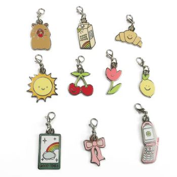 Fashion Pendants Different Kinds of Gold Plated Charms Enamel Pendants Charms - Zhongshan Lucky Art & Crafts Gifts Co., Ltd. - China
